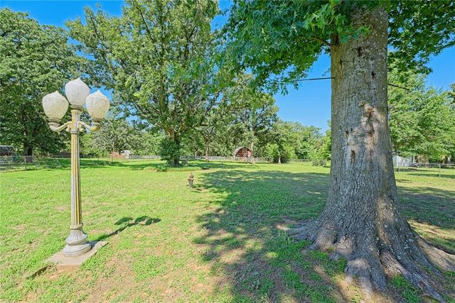 985 N Hampton Road, Harrah, OK 73045