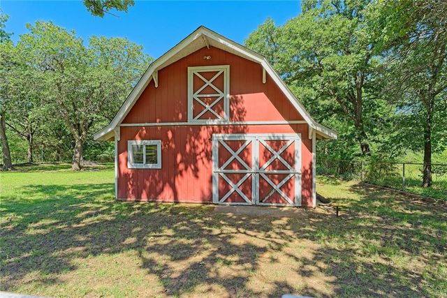 985 N Hampton Road, Harrah, OK 73045
