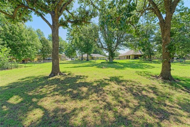 985 N Hampton Road, Harrah, OK 73045