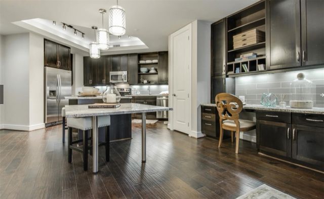 2303 Mid Lane 717, Houston, TX 77027