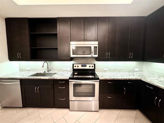 2303 Mid Lane 717, Houston, TX 77027