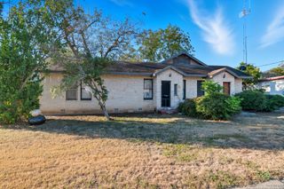 613&615 E Court, Seguin, TX 78155