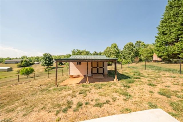 554 Dogwood Acres Lane, Madison, NC 27025
