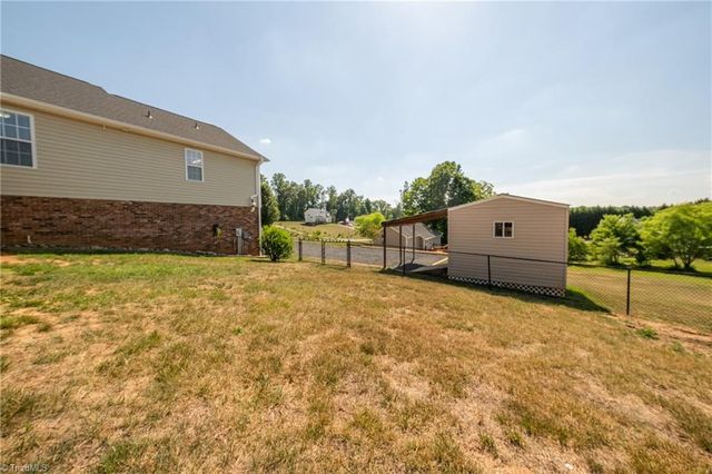 554 Dogwood Acres Lane, Madison, NC 27025