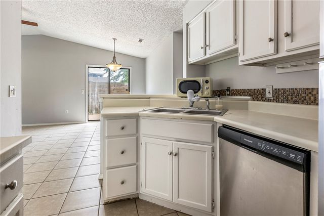 4031 Old Missouri Road, Fayetteville, AR 72703