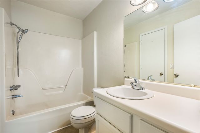 4031 Old Missouri Road, Fayetteville, AR 72703