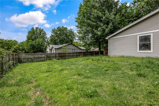 4031 Old Missouri Road, Fayetteville, AR 72703