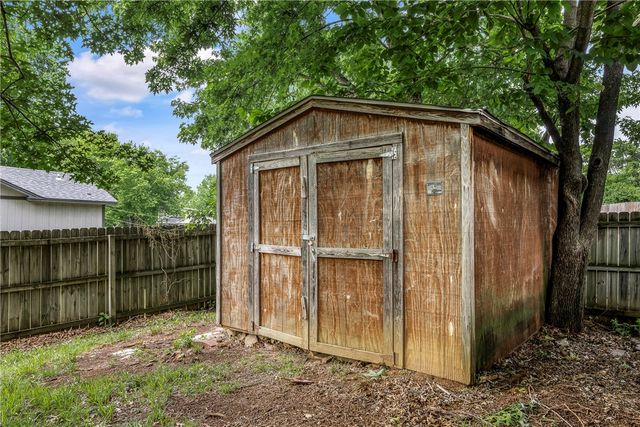 4031 Old Missouri Road, Fayetteville, AR 72703