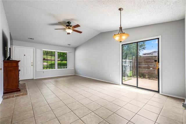 4031 Old Missouri Road, Fayetteville, AR 72703