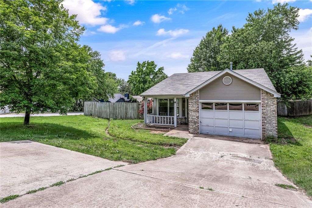 4031 Old Missouri Road, Fayetteville, AR 72703