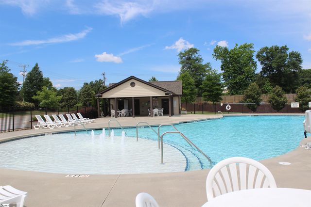 231 Raleighwood Lane, Simpsonville, SC 29681