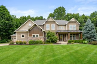 7182 Breton Woods Court, Kalamazoo, MI 49009