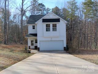 2792 5th Avenue NE, Hickory, NC 28601