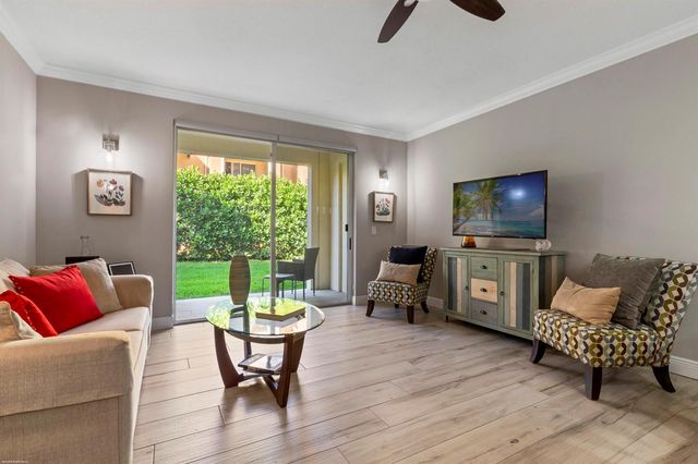 11775 St Andrews Place 103, Wellington, FL 33414