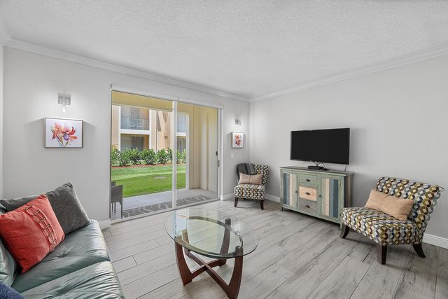 11775 St Andrews Place 103, Wellington, FL 33414