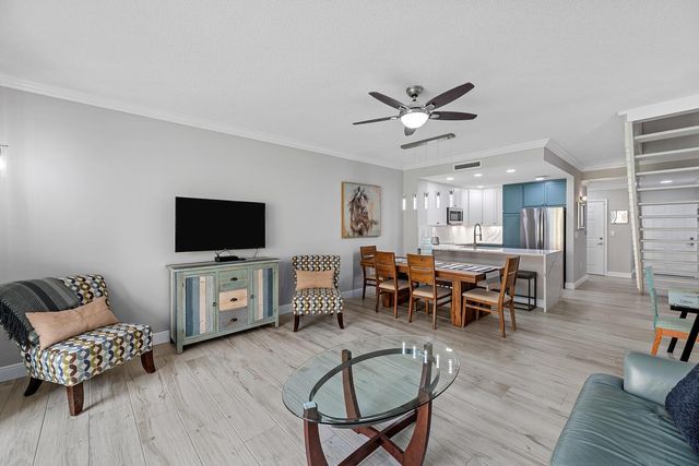 11775 St Andrews Place 103, Wellington, FL 33414