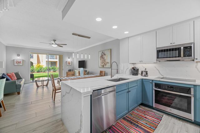 11775 St Andrews Place 103, Wellington, FL 33414