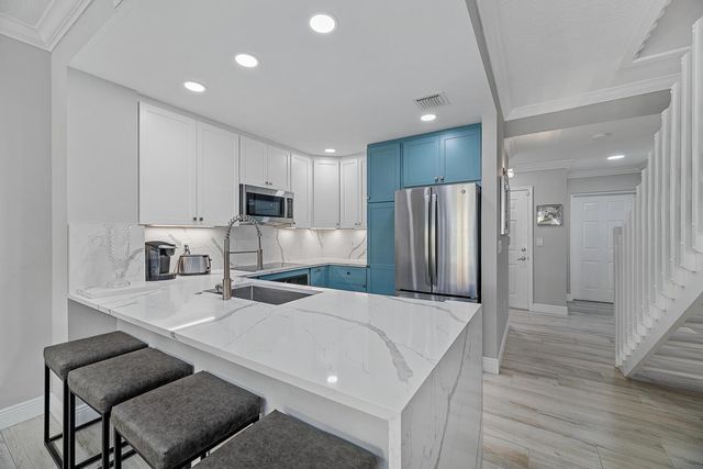 11775 St Andrews Place 103, Wellington, FL 33414