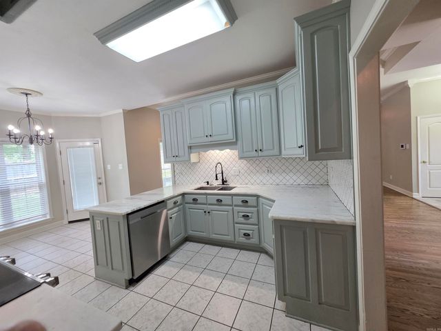 7364 W Ridge Circle, Sherwood, AR 72120