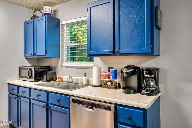 1720 Silver Poplar Lane, Sevierville, TN 37876