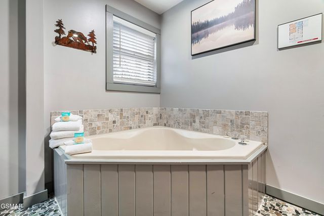 1720 Silver Poplar Lane, Sevierville, TN 37876