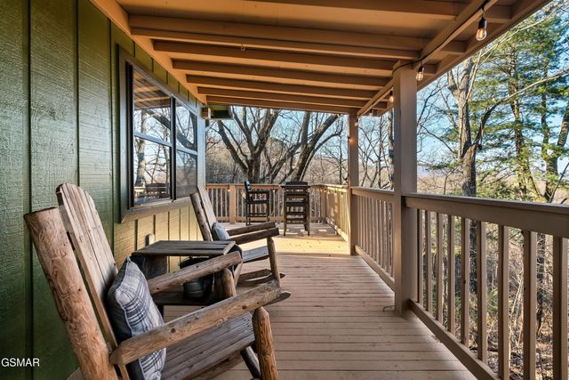 1720 Silver Poplar Lane, Sevierville, TN 37876