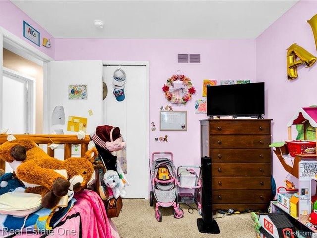 8242 Russell Street, Shelby Twp, MI 48317