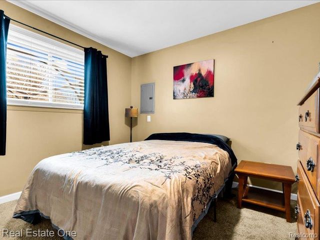 8242 Russell Street, Shelby Twp, MI 48317