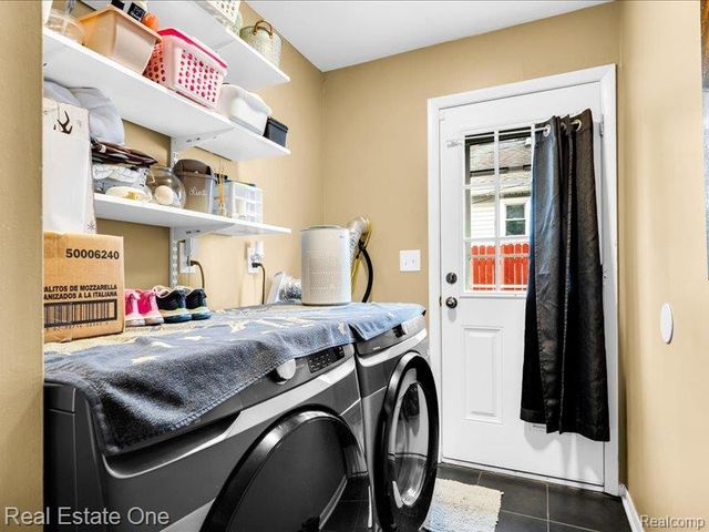 8242 Russell Street, Shelby Twp, MI 48317