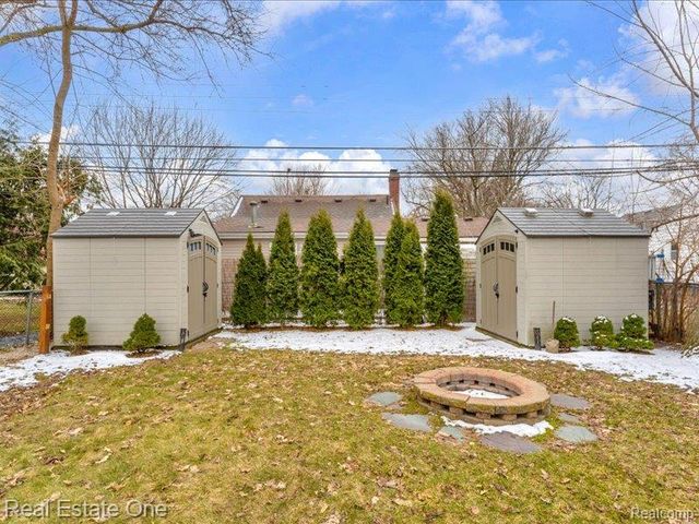 8242 Russell Street, Shelby Twp, MI 48317