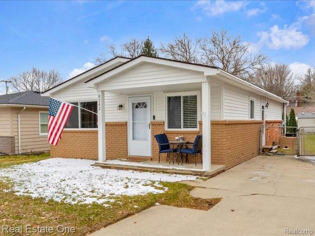 8242 Russell Street, Shelby Twp, MI 48317
