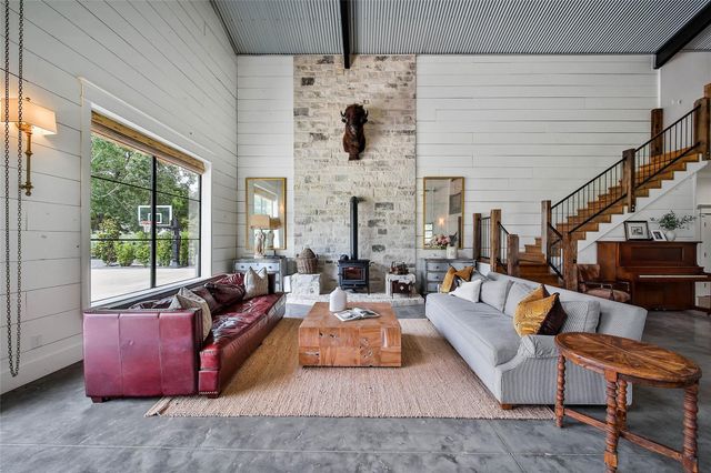 18859 Kinkaid Road W, Montgomery, TX 77316