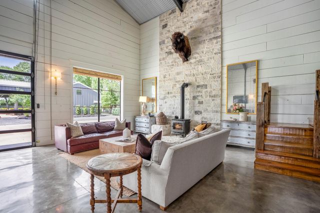 18859 Kinkaid Road W, Montgomery, TX 77316