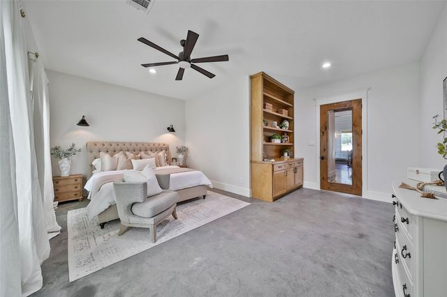 18859 Kinkaid Road W, Montgomery, TX 77316
