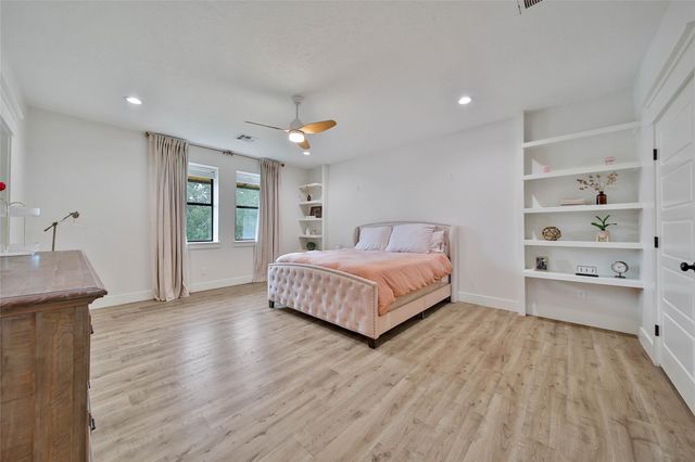 18859 Kinkaid Road W, Montgomery, TX 77316