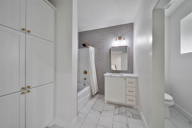18859 Kinkaid Road W, Montgomery, TX 77316