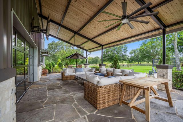 18859 Kinkaid Road W, Montgomery, TX 77316