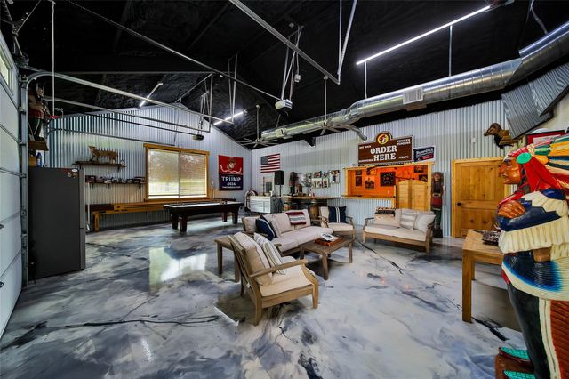 18859 Kinkaid Road W, Montgomery, TX 77316