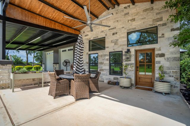 18859 Kinkaid Road W, Montgomery, TX 77316