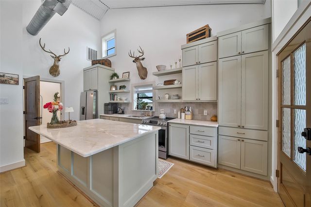 18859 Kinkaid Road W, Montgomery, TX 77316