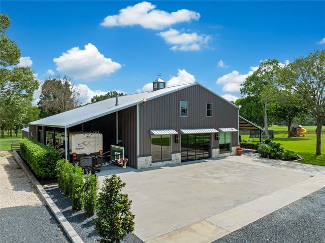 18859 Kinkaid Road W, Montgomery, TX 77316