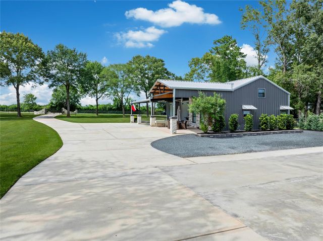 18859 Kinkaid Road W, Montgomery, TX 77316