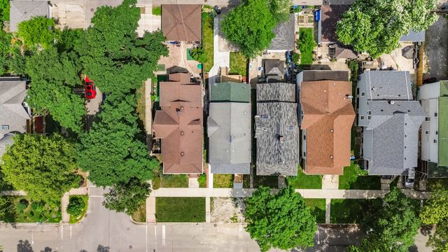 5748 W Erie Street, Chicago, IL 60644