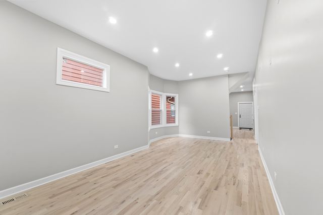5748 W Erie Street, Chicago, IL 60644