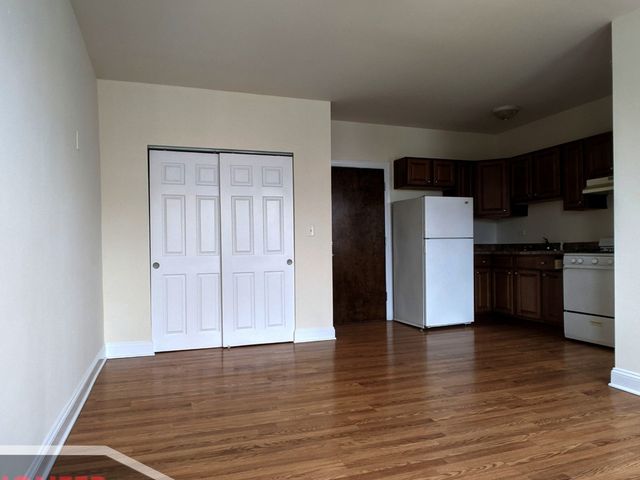 2600 N Kimball Avenue 403, Chicago, IL 60647