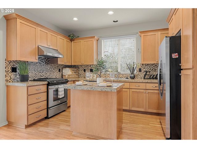 17925 Nw WATERFIELD Ct, Beaverton, OR 97006