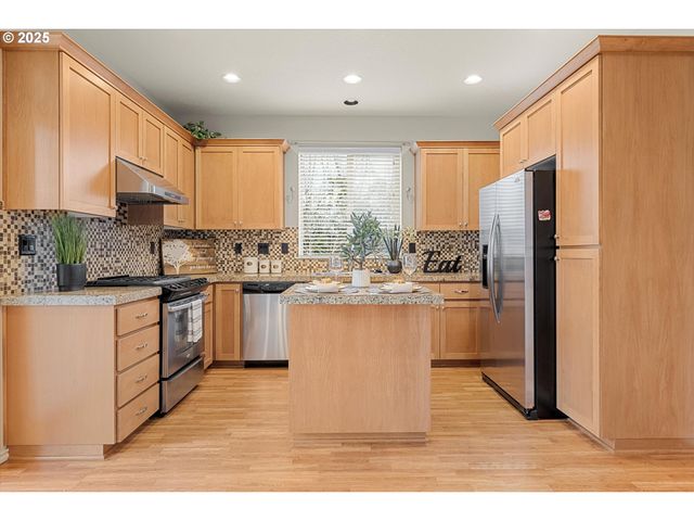 17925 Nw WATERFIELD Ct, Beaverton, OR 97006