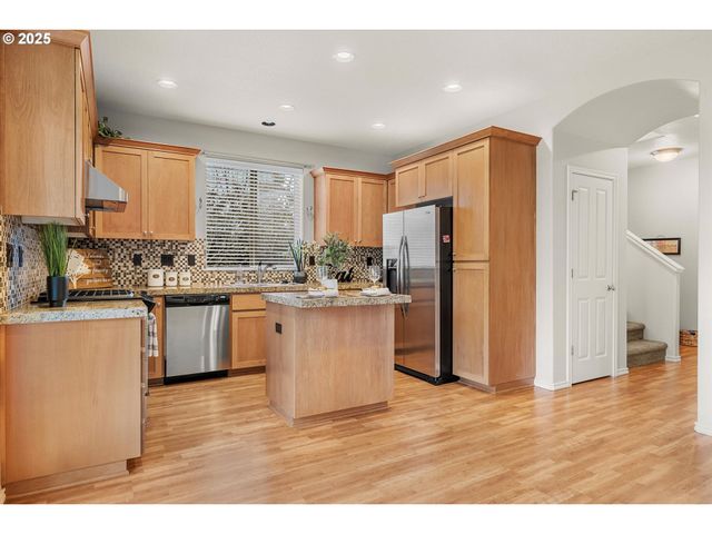 17925 Nw WATERFIELD Ct, Beaverton, OR 97006