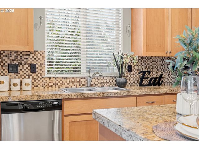 17925 Nw WATERFIELD Ct, Beaverton, OR 97006