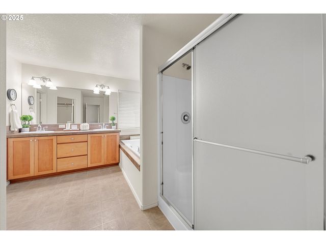 17925 Nw WATERFIELD Ct, Beaverton, OR 97006